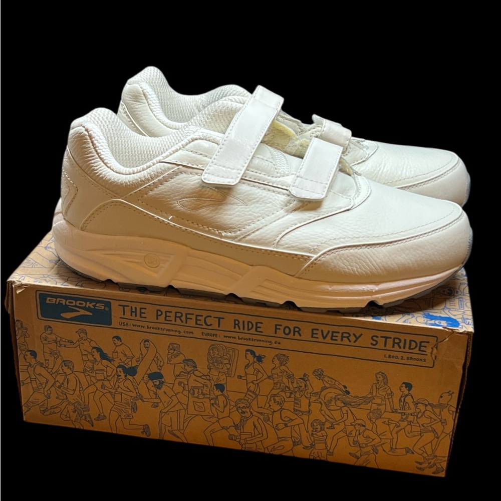 Size 10.5 WIDE -BROOKS ADDICTION WALKER V-STRAP WHITE MEN'S SHOES 110040 2E‎ 111